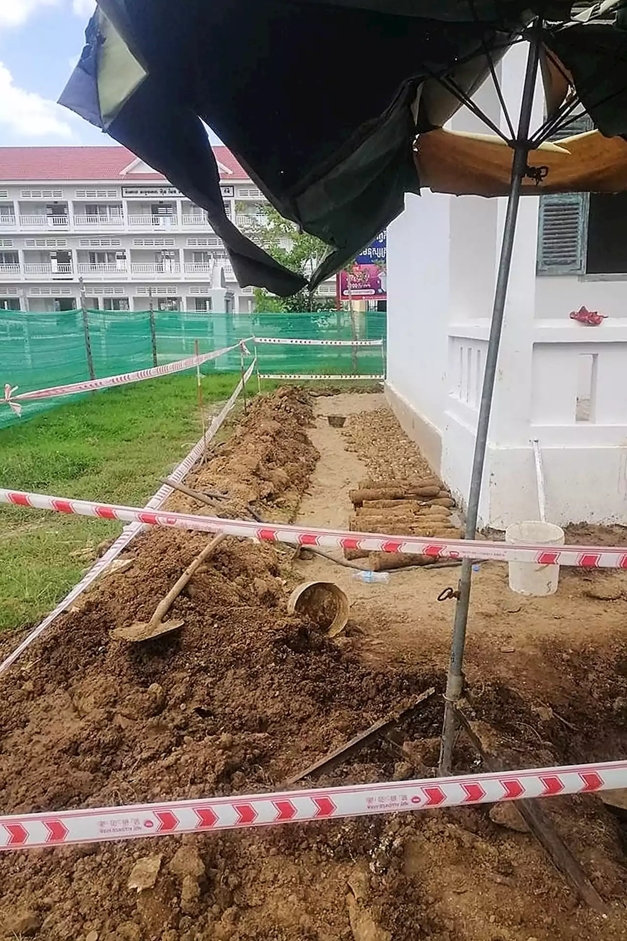 Escola é fechada após a descoberta de dois mil explosivos enterrados em terreno no Camboja