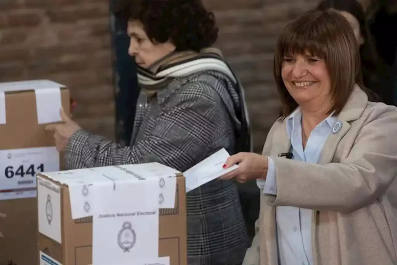 Elecciones 2023 | “La votación en la Ciudad fue un desastre”: Patricia Bullrich tuvo problemas para usar la máquina y criticó el sistema