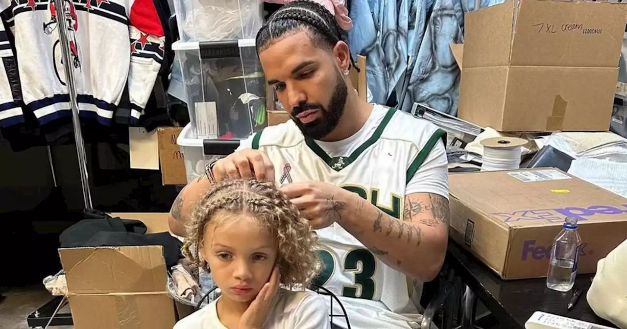 Coiffé comme papa : en photos, Drake fait des tresses à son fils de 5 ans, Adonis