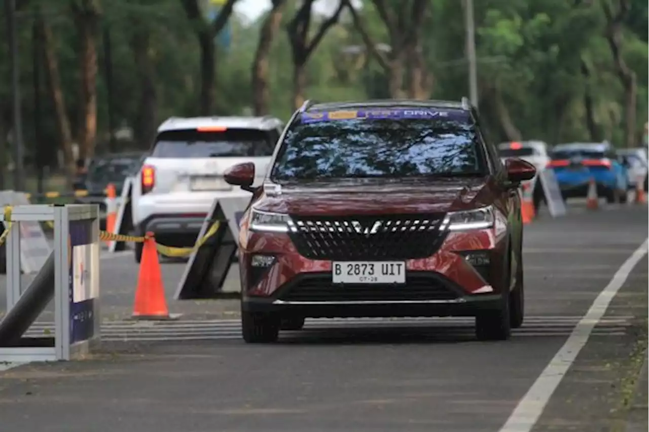 Bawa Semua Lini Produik ke GIIAS, Wuling Ajak Masyarakat Coba Kemudikan Wuling Alvez