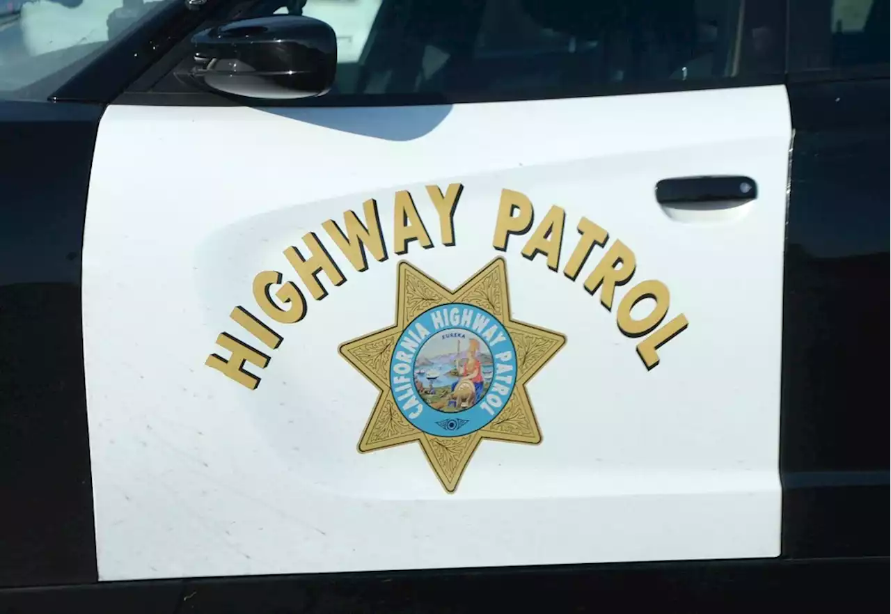 Man running across Oakland freeway dies after being hit by vehicle