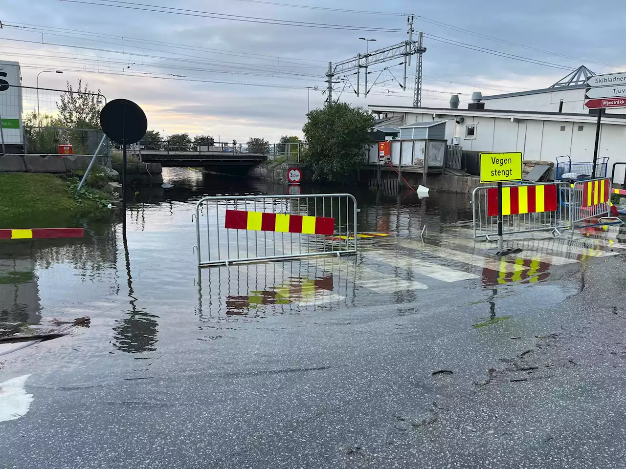 Mjøsa er på vei ned, men meteorologen advarer