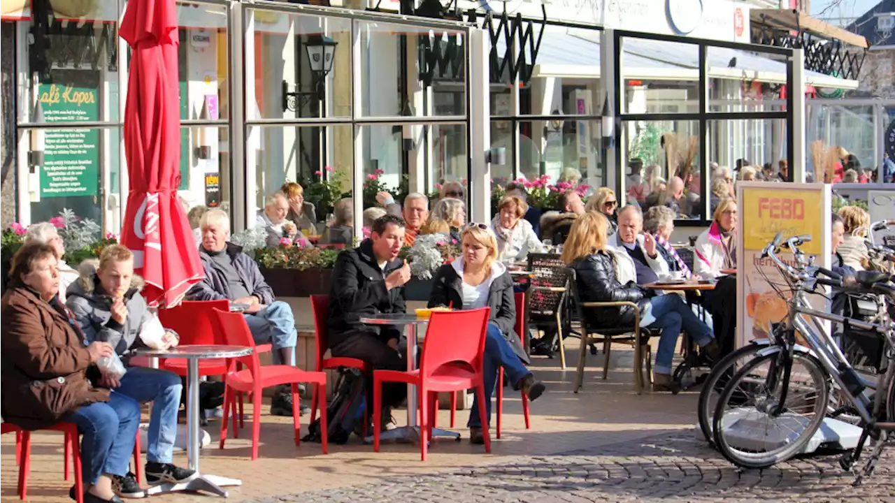 Zandvoort keert terug naar coronabeleid: meer ruimte voor terrassen in het centrum