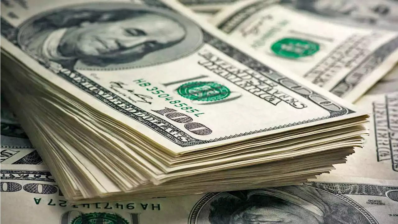 El dólar blue trepó a $685 tras conocerse la devaluación del Banco Central