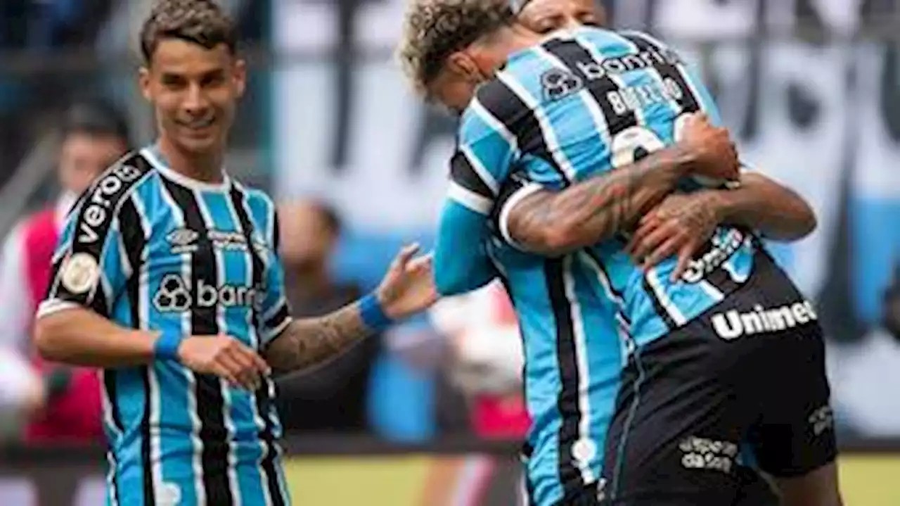 Grêmio vence o Fluminense de virada em duelo da parte alta do Brasileirão