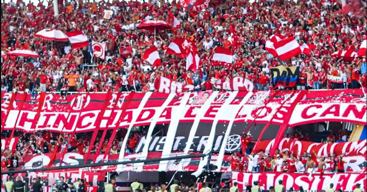 “¡Sáquelo!”, hinchas del América dieron su merecido a hombre que intentó agredir a los jugadores