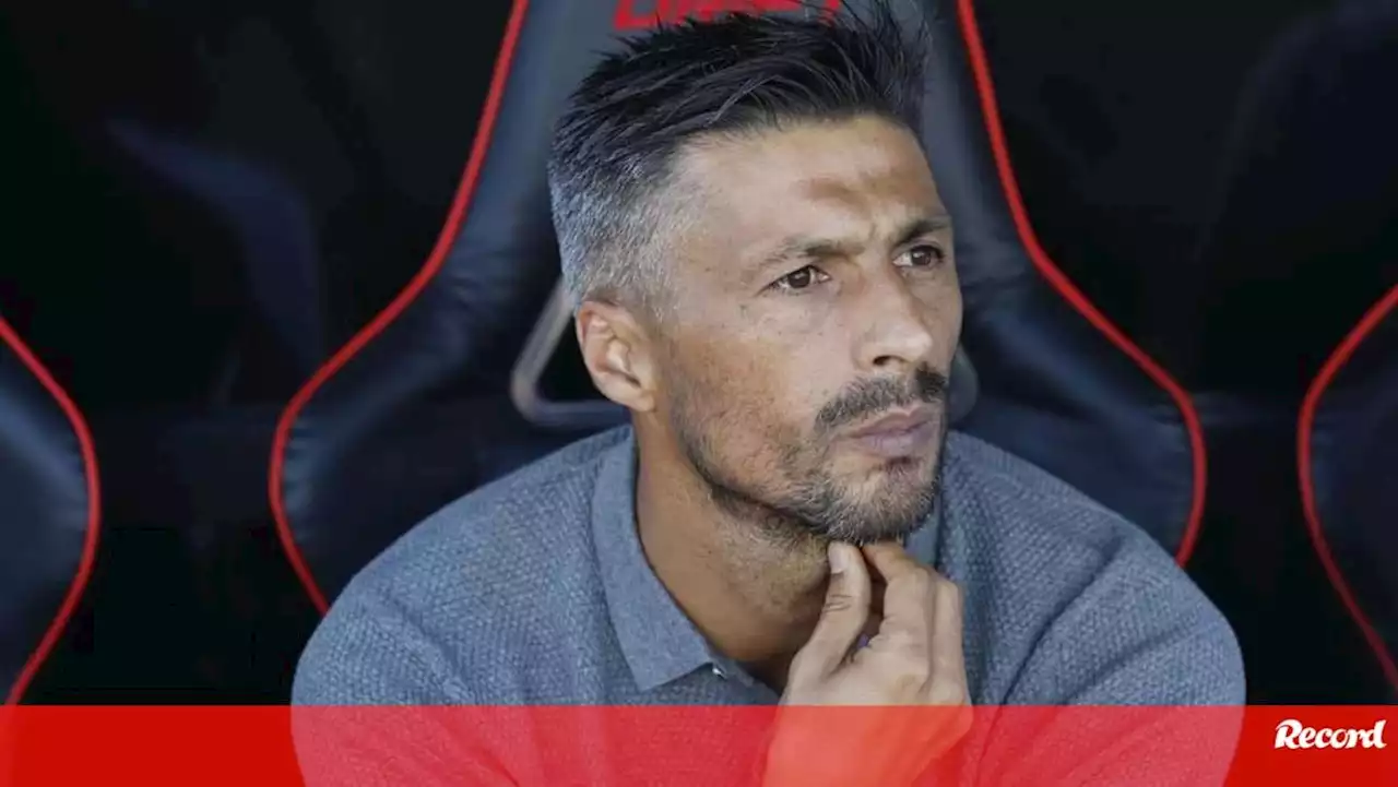 Moreno anuncia saída do comando do V. Guimarães