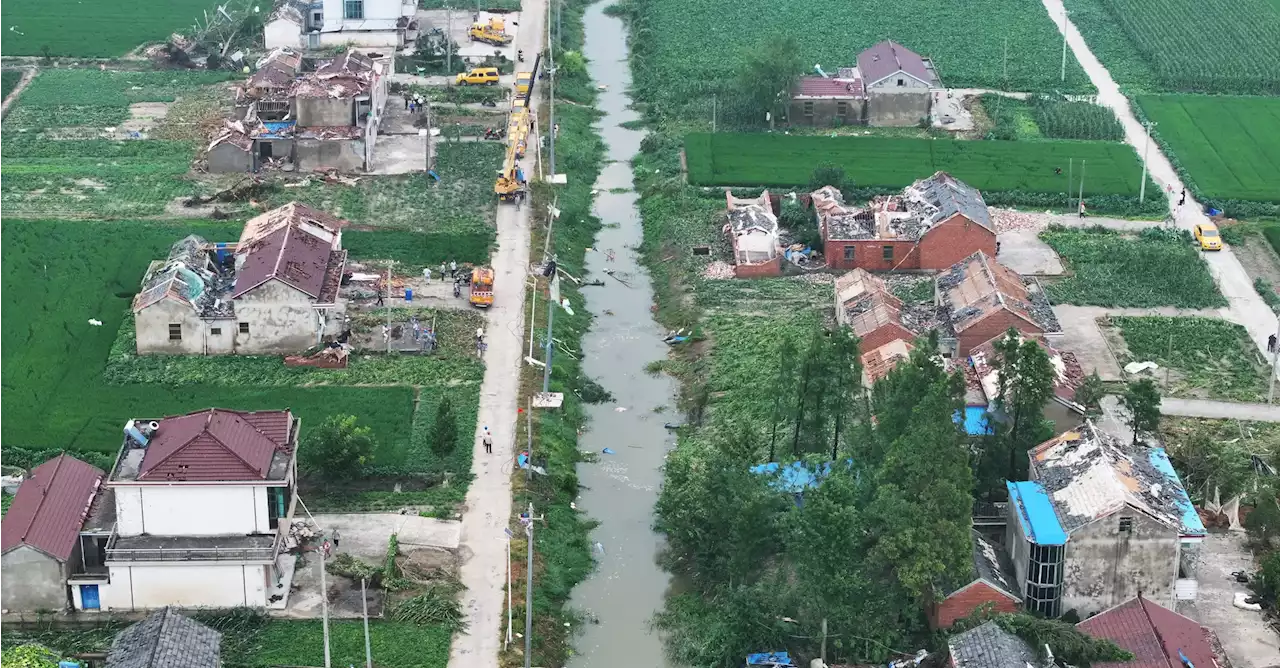 Tufões e chuvas torrenciais abalam China