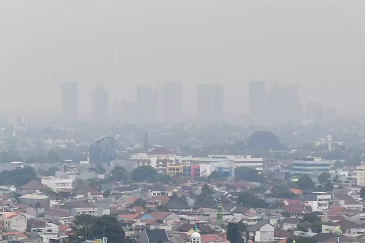 Polusi Udara Jakarta Kian Mengkhawatirkan, Jokowi Minta Pekerja WFH Lagi