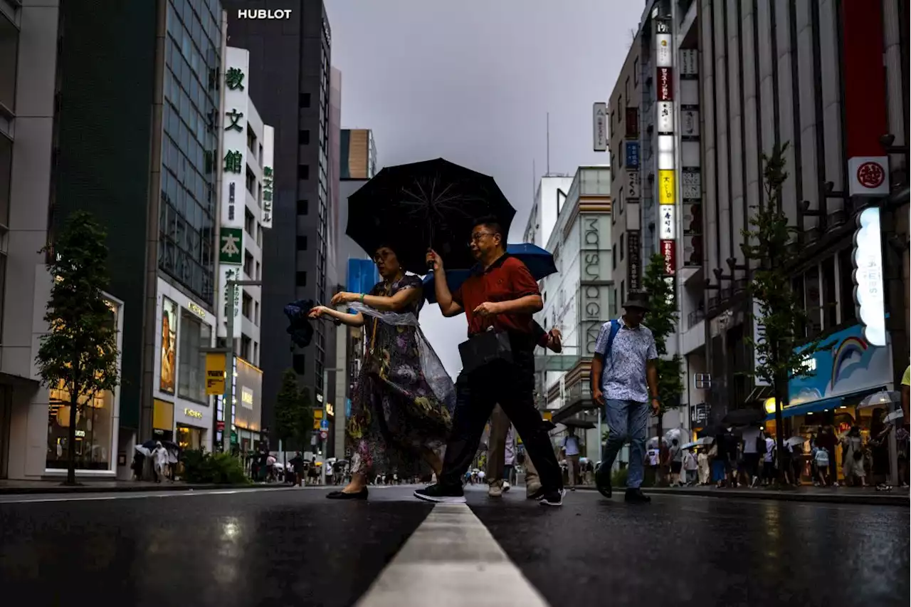 Typhoon Lan bears down on Japan's main island