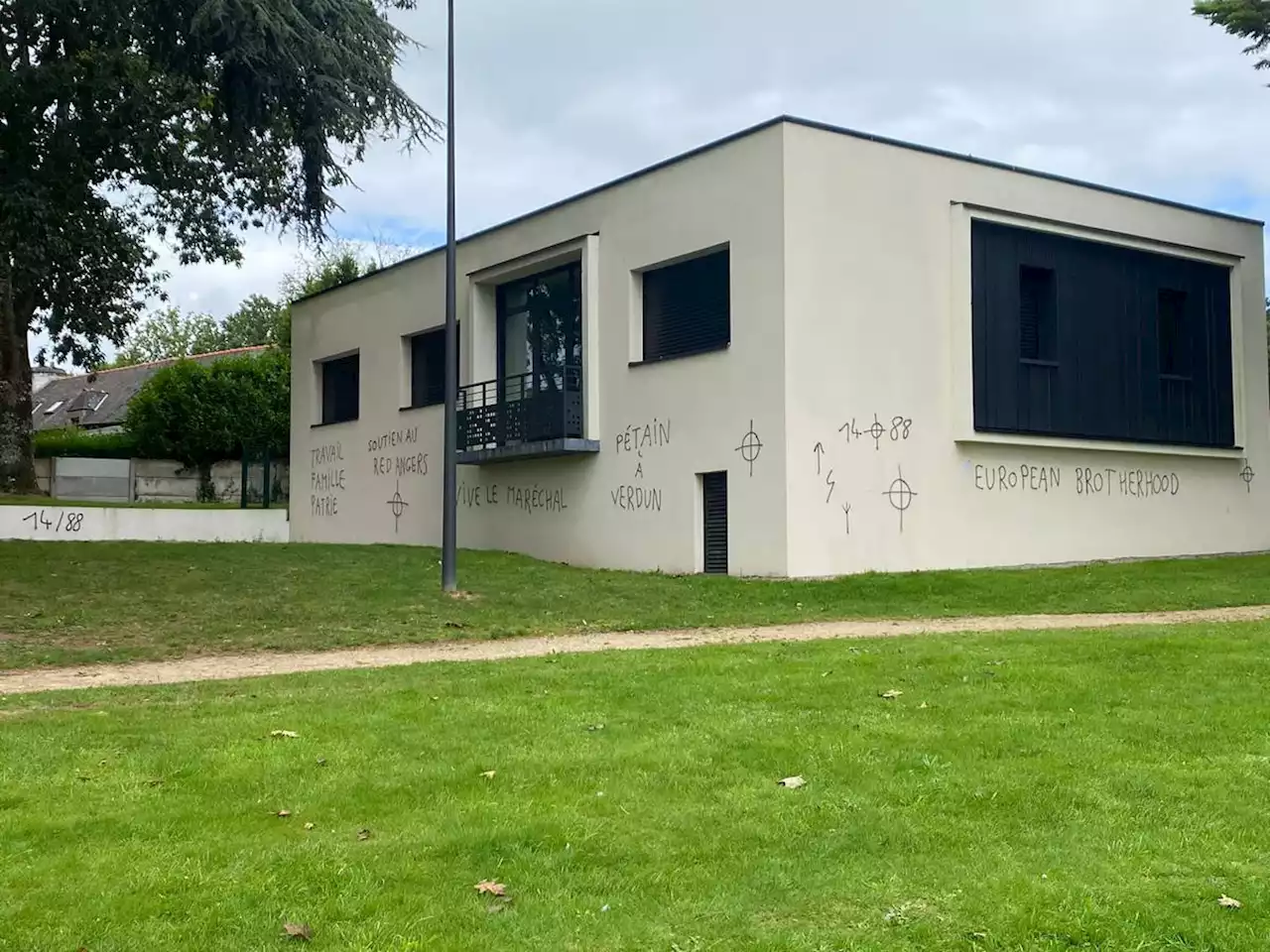 Des inscriptions néonazies taguées dans une commune rurale de Bretagne