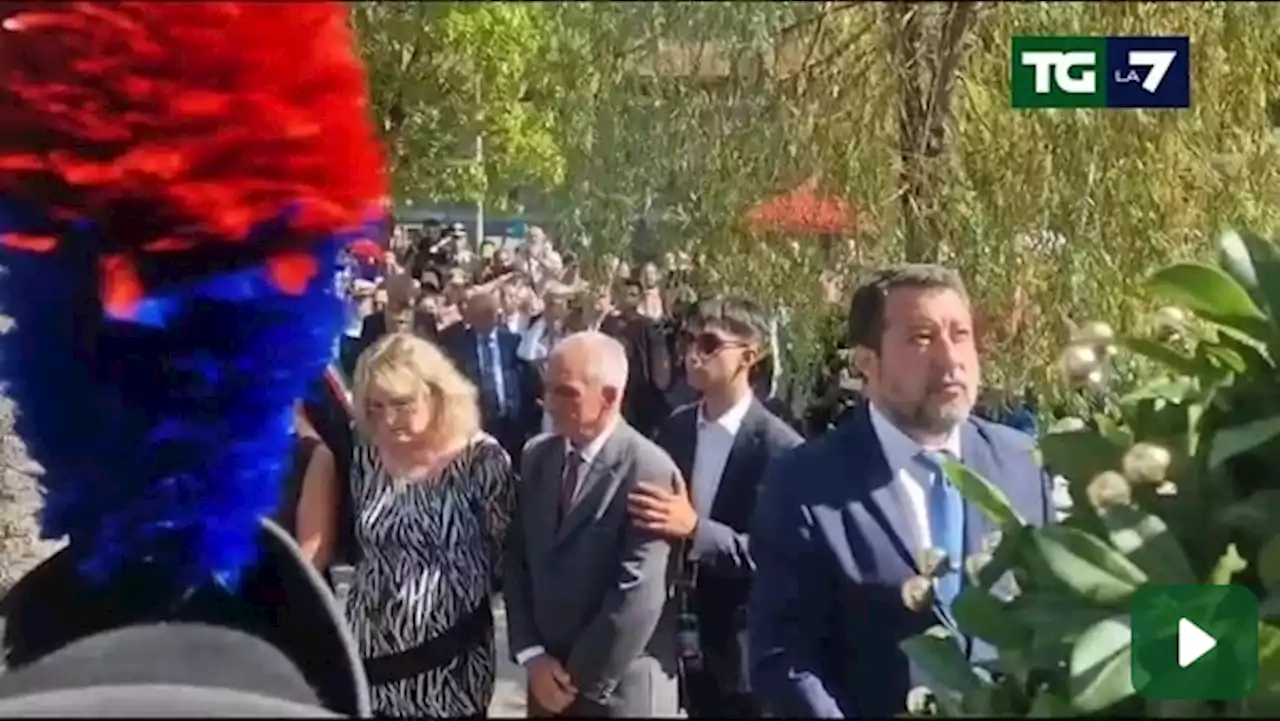 Ponte Morandi: Salvini depone corona di fiori in memoria delle vittime