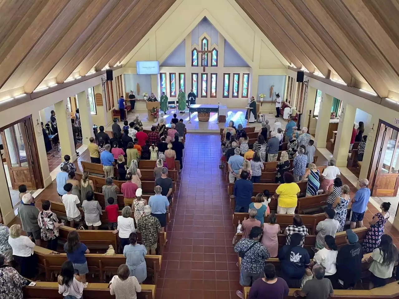 Hawaii churches offer prayers for the dead and the missing after devastating wildfires