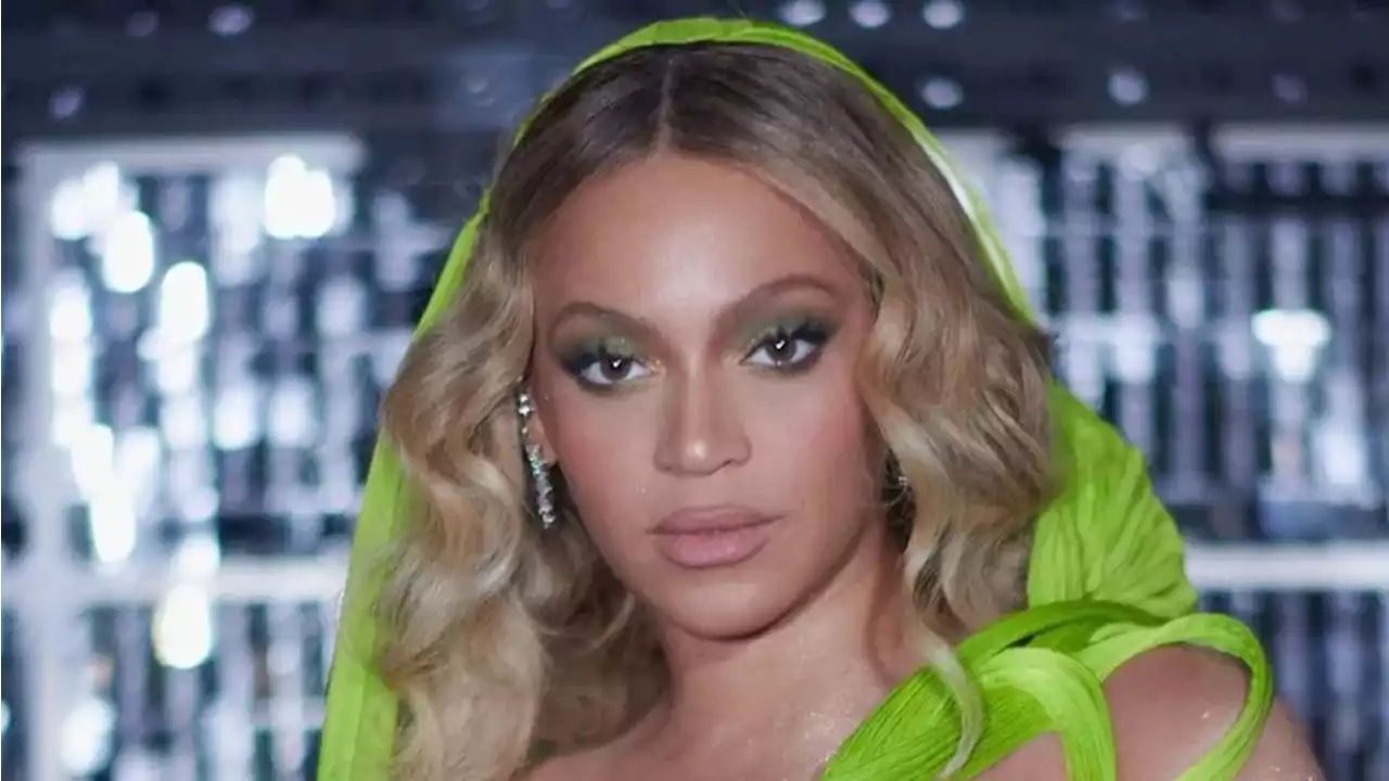 Beyoncé subió al escenario con un catsuit “al desnudo” adornado con pedrería