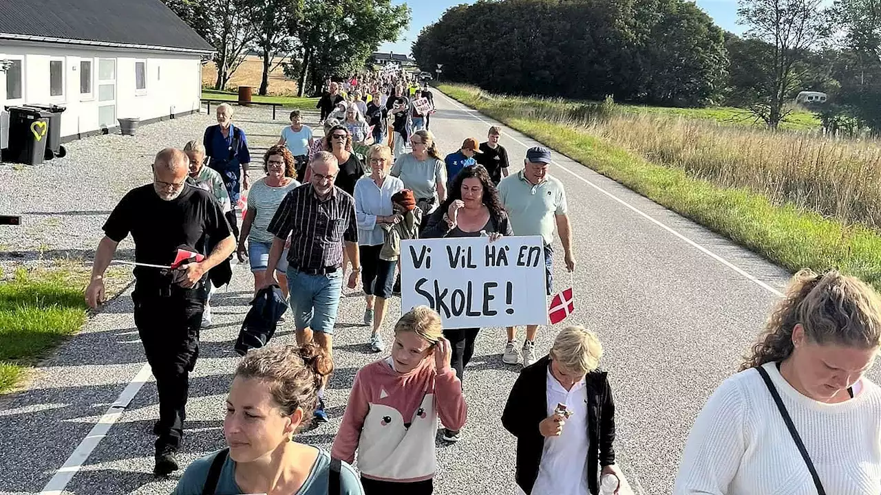 Marcherer mod skolelukning: - Det er ikke bare for sjov