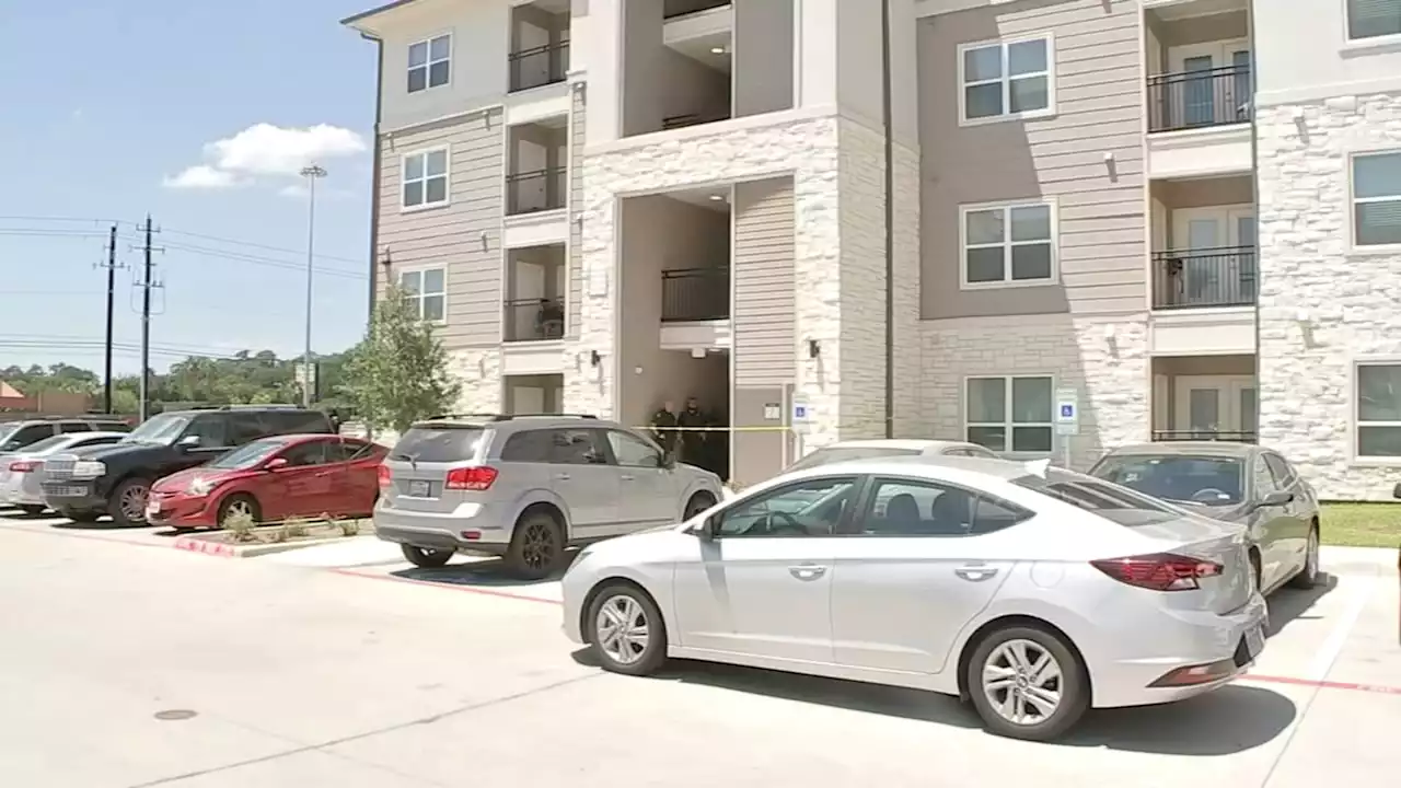 Man attacked, stabbed while walking into his apartment in NE Harris County, HCSO says