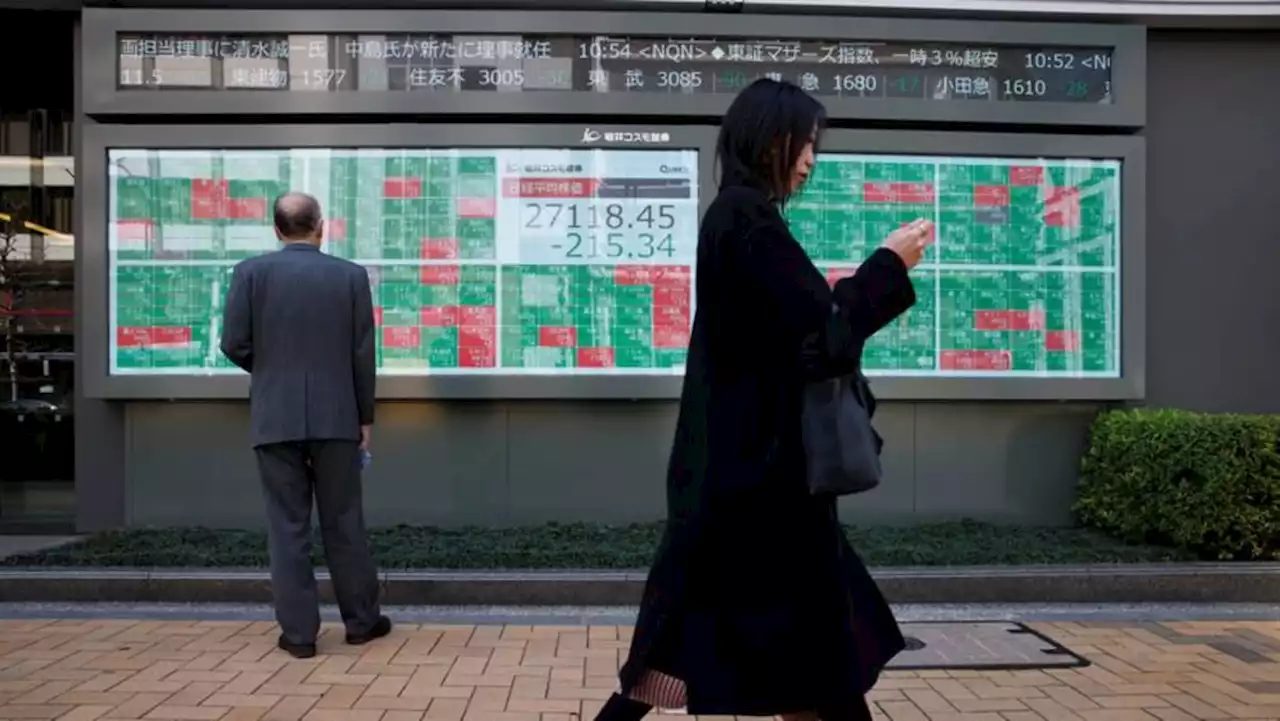 Asia stocks stall, yuan slips as China cuts rates