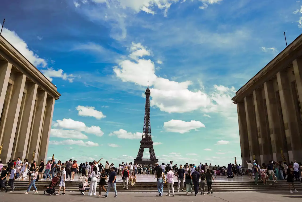 Fiscalía de París abre investigación por falsas alertas de bomba en la Torre Eiffel