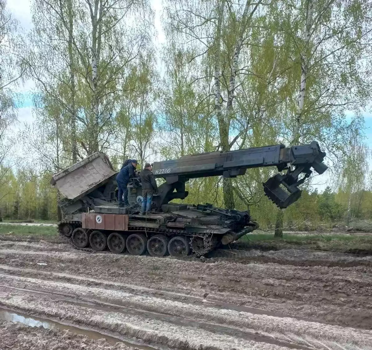 The Collapsing Soviet Army Left Behind Dozens Of IMR-2 Engineering Vehicles. The Ukrainian Army Eagerly Snatched Them Up.