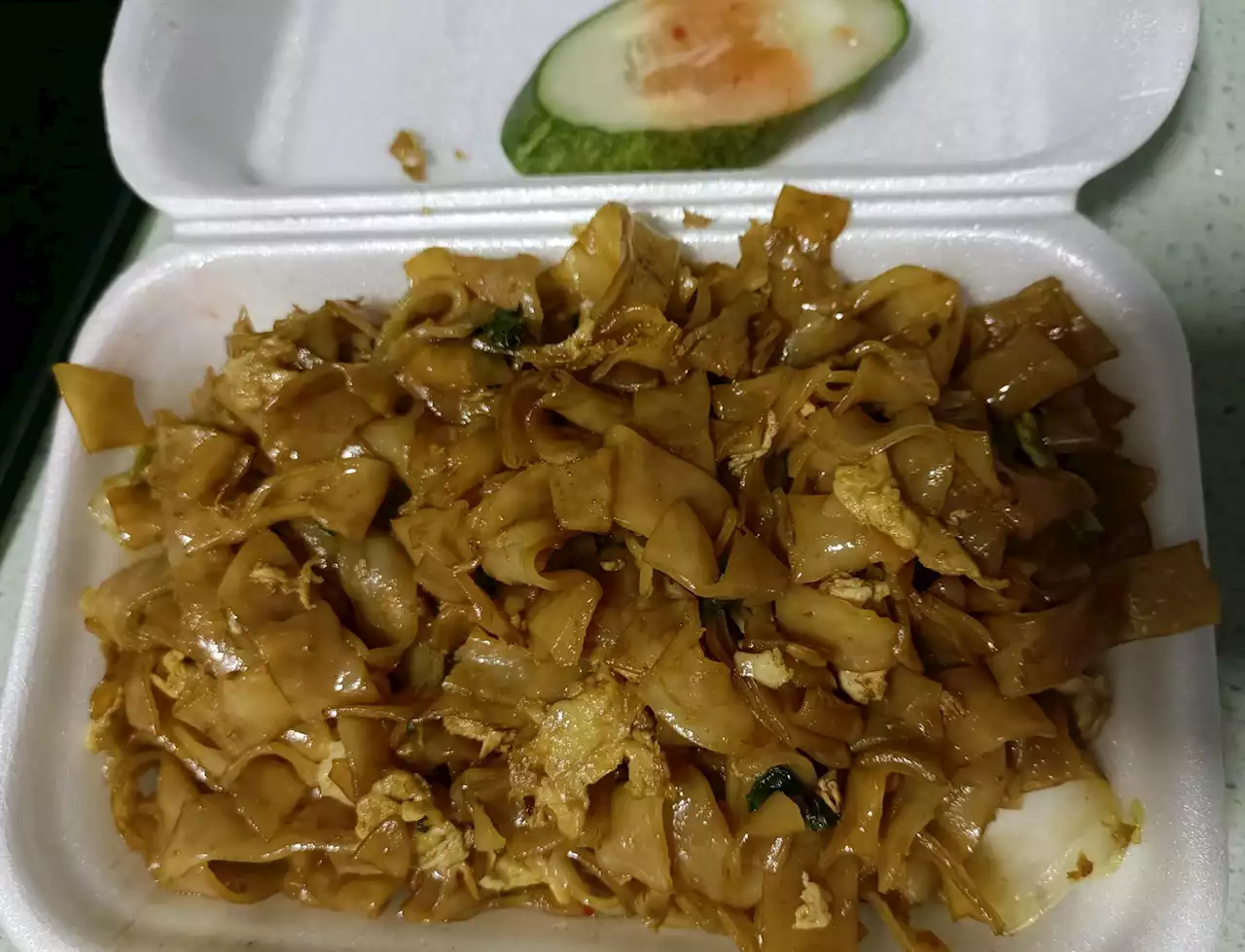 Thai Fried Kway Teow costs $6, but customer says it's 'just like economy fried kway teow’ with only egg and very little veg