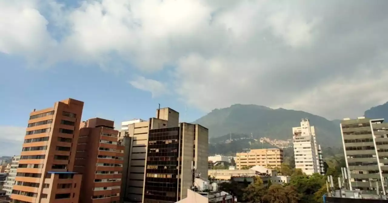 Bogotanos sienten fuerte olor a quemado; el humo los tiene preocupados