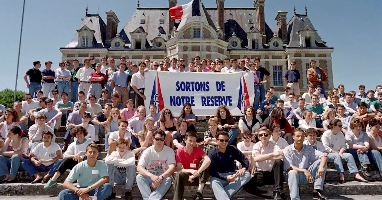 Universités d’été : quand le Front national de la jeunesse hantait le manoir de Bokassa