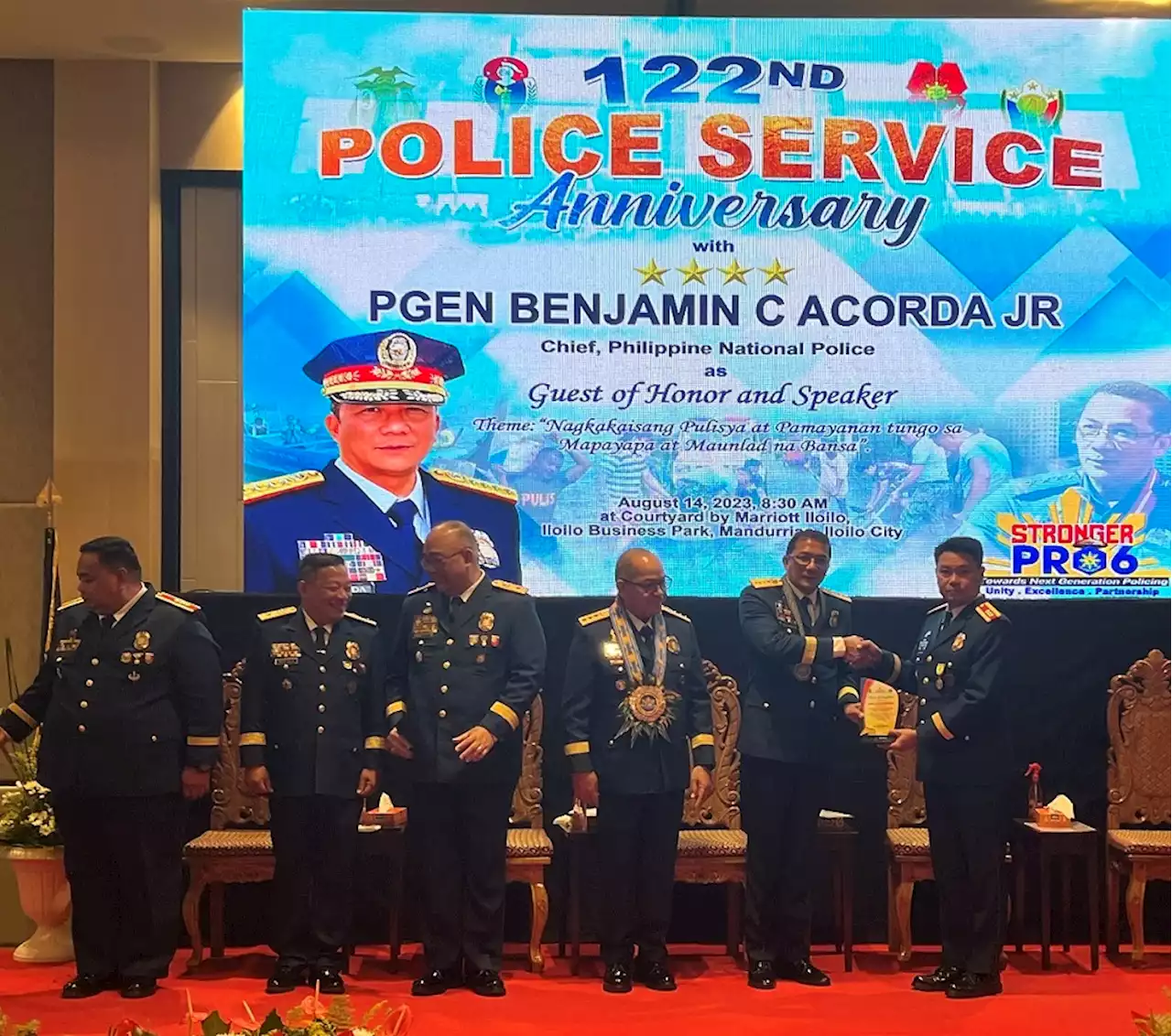 Acorda awards outstanding lawmen in Western Visayas