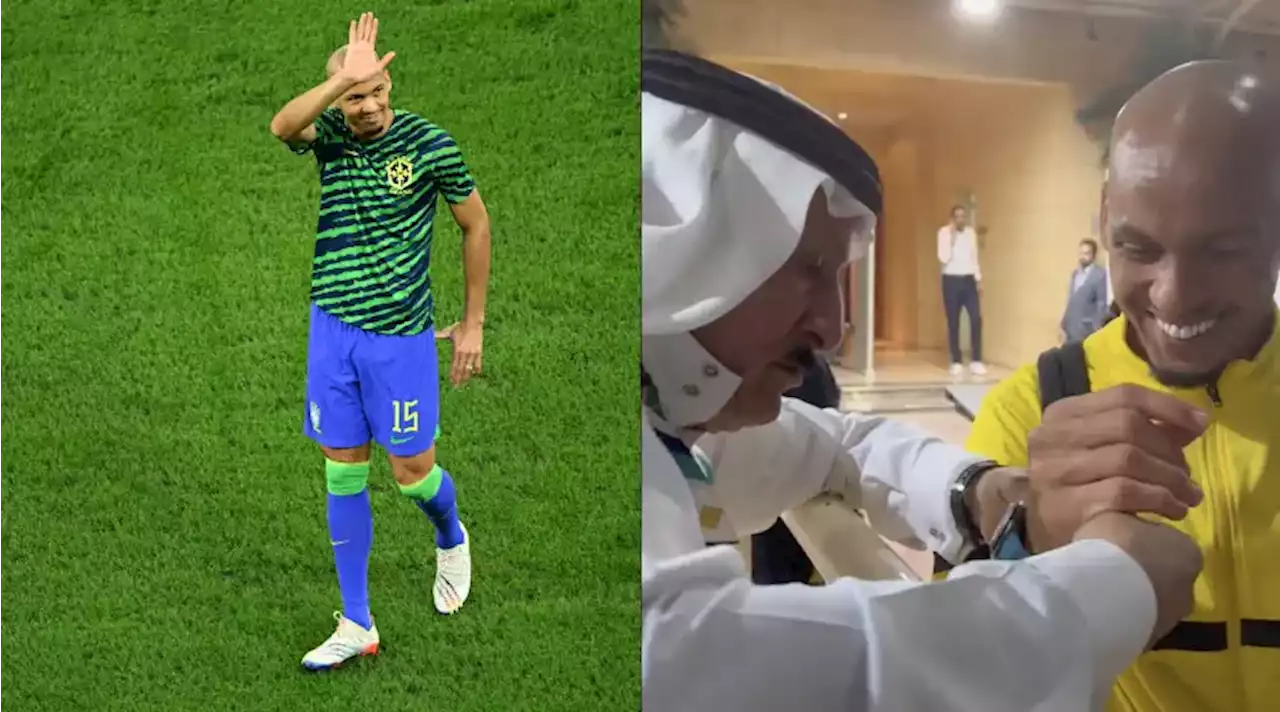 En vídeo: Fabinho recibió un Rolex por ser jugador del partido en Arabia Saudita y lo dejó caer