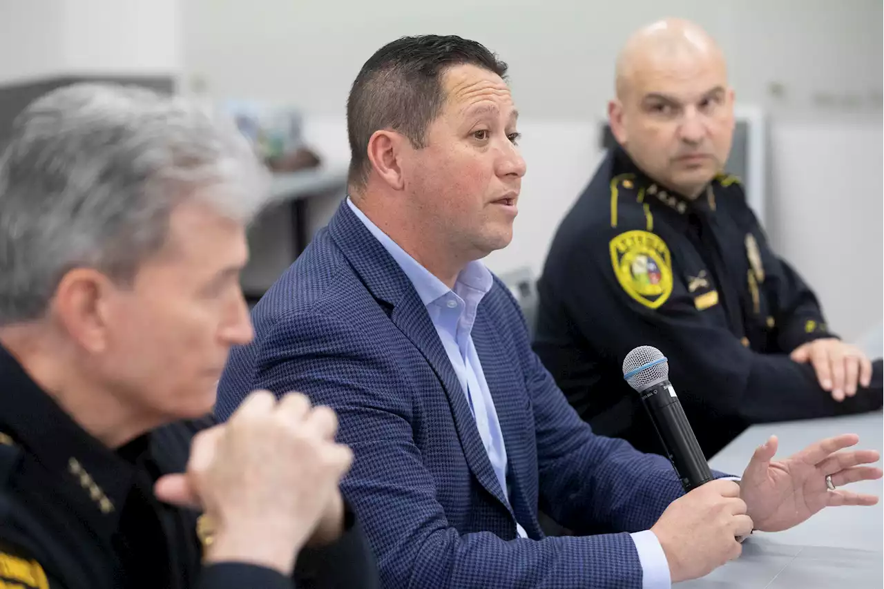 San Antonio districts struggle to hire cops required under new law