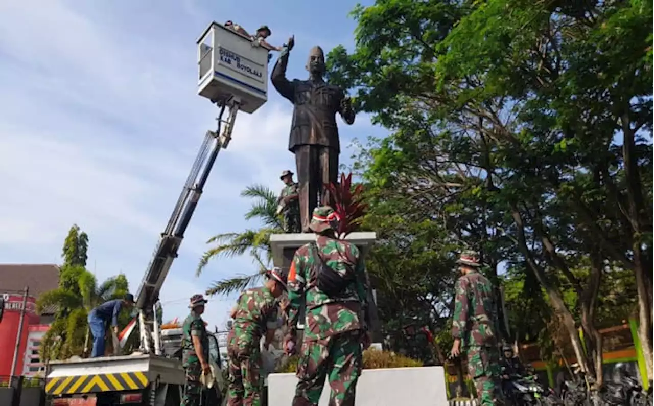 Mulia! Jelang HUT ke-78 RI, Kodim 0724/Boyolali Bersih-bersih Patung Pahlawan