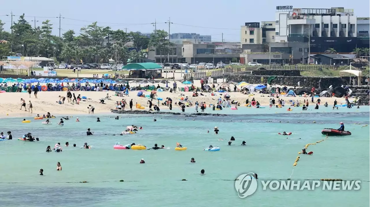 '막바지 여름 휴가' 전국 바다·산·하천 피서객으로 들썩