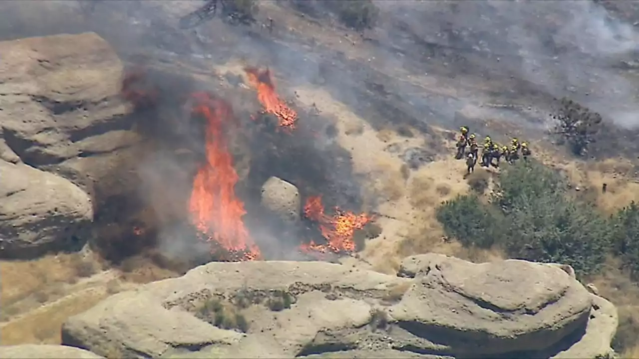 Brush fire in Agua Dulce area burns at least 24 acres