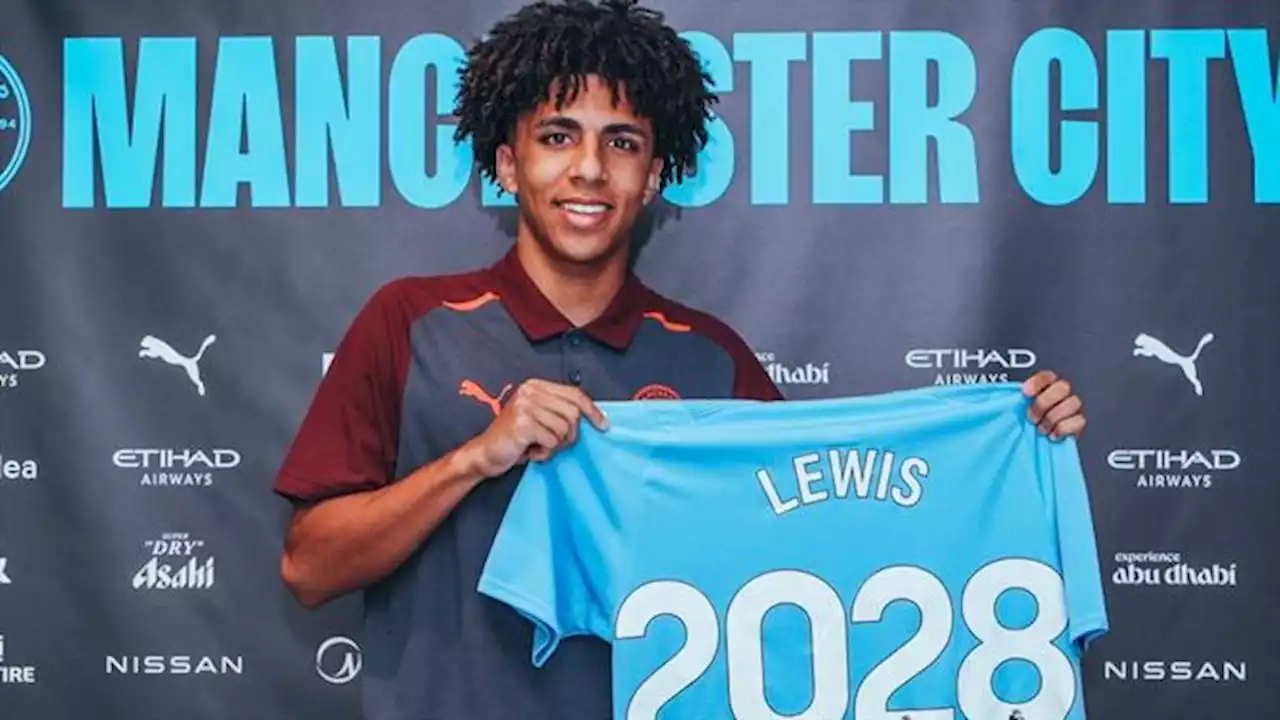 Oficial: Está no clube desde os 8 anos e renova contrato (Manchester City)