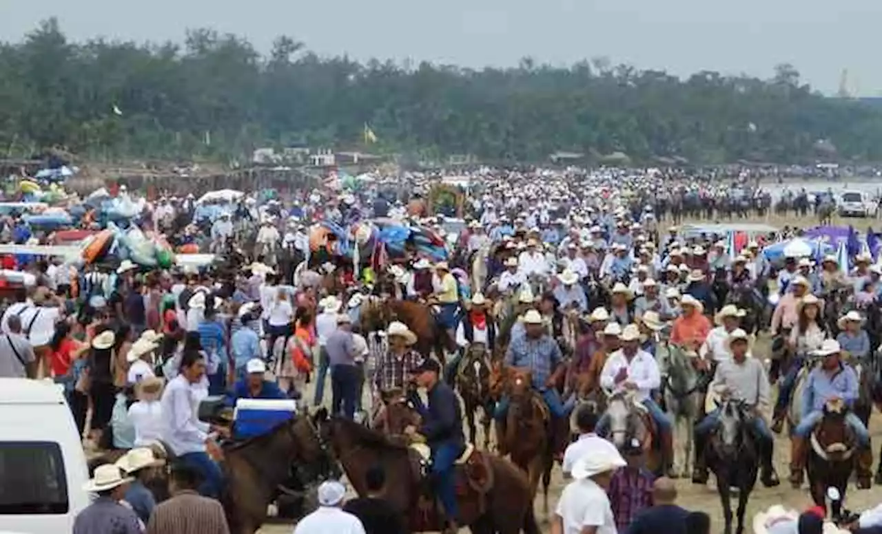 Espectacular la cabalgata en honor a Nuestra Señora de la Asunción en Tuxpan