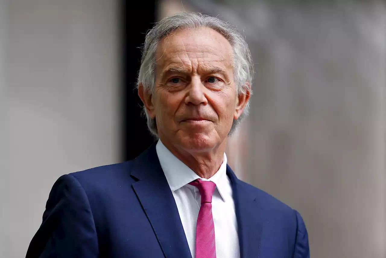 En million protesterer mod adling af den tidligere britiske regeringsleder Tony Blair