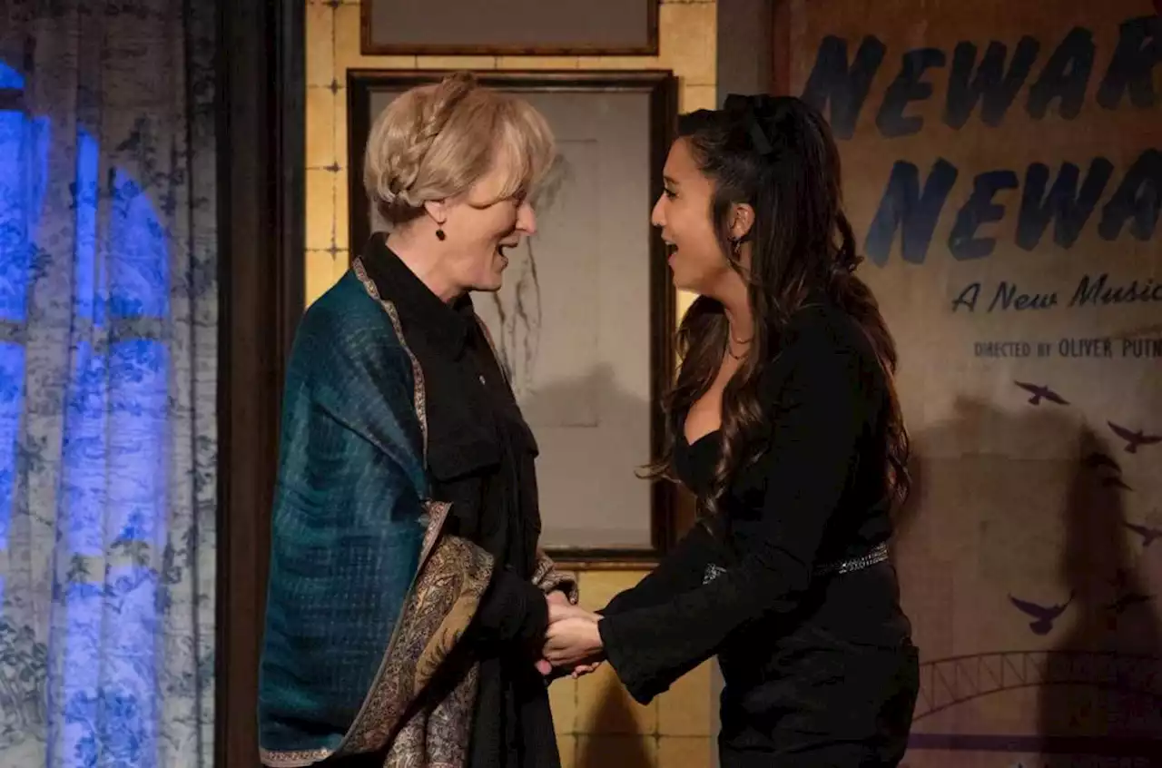 Meryl Streep & Ashley Park Team Up for ‘Only Murders in the Building’ Duet ‘Look for the Light’