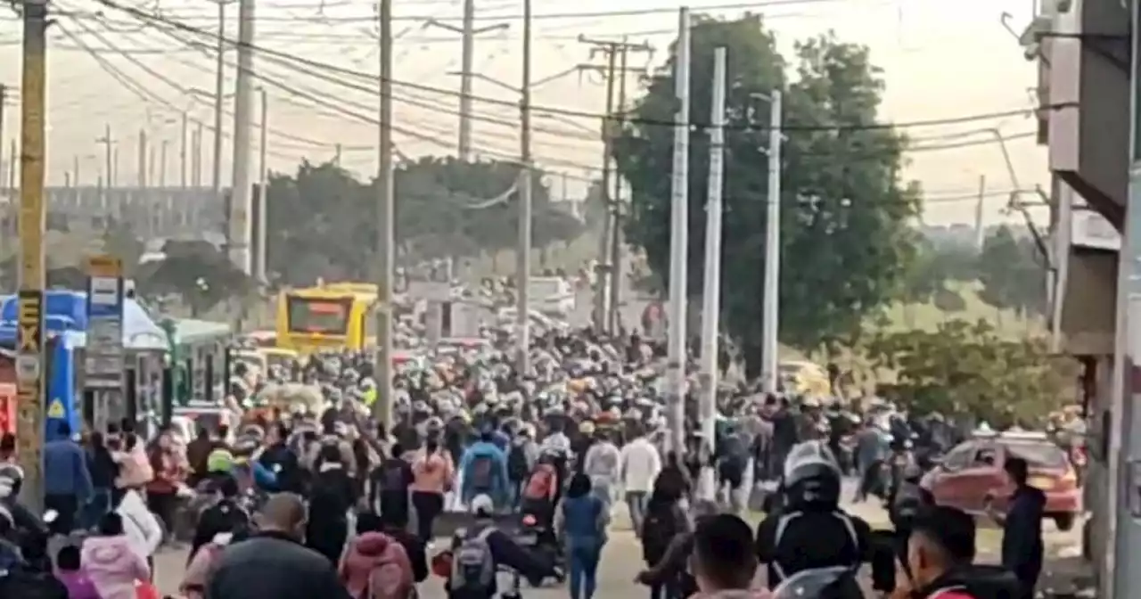 Un motociclista muerto deja grave accidente en Tunjuelito, Bogotá: caos en la movilidad