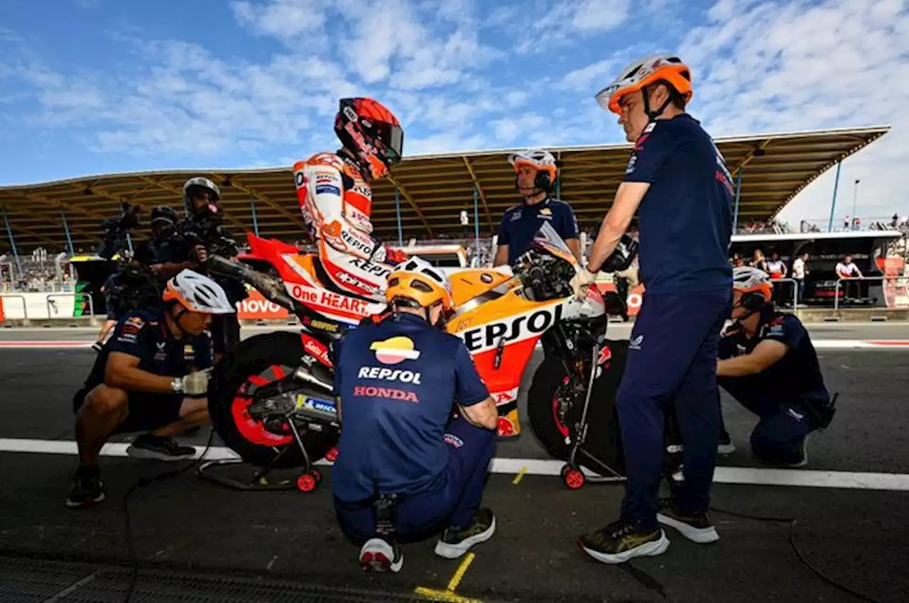 Isyarat Pelan-pelan Pak Supir dari Jorge Lorenzo untuk Marc Marquez yang Kena Mental di MotoGP