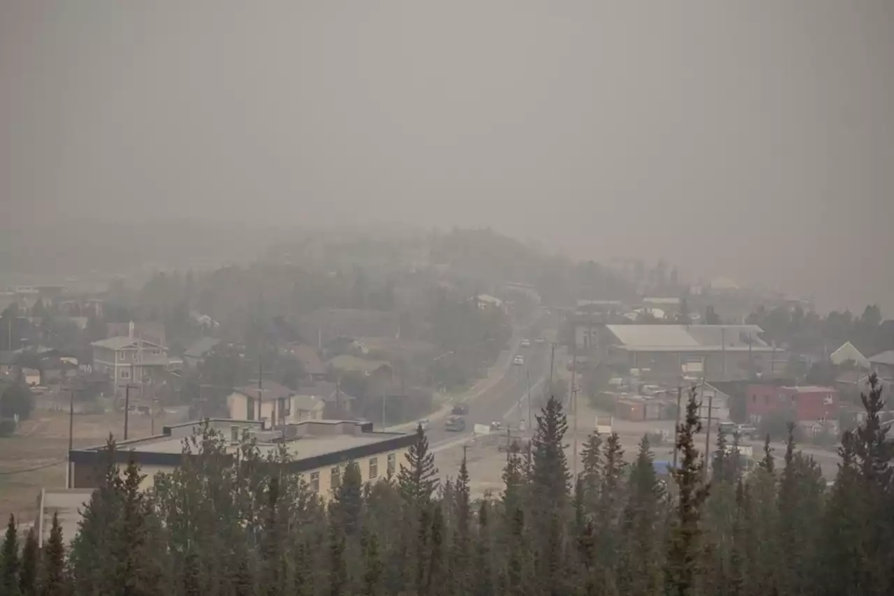 Wildfires continue to menace large areas of N.W.T., move within 16 km of Yellowknife