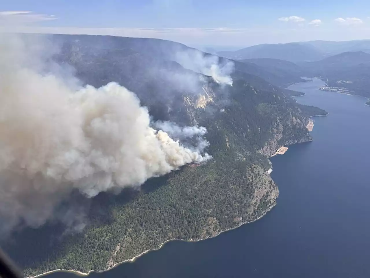 Wildfire in southern B.C. cuts road access, traps backcountry campers