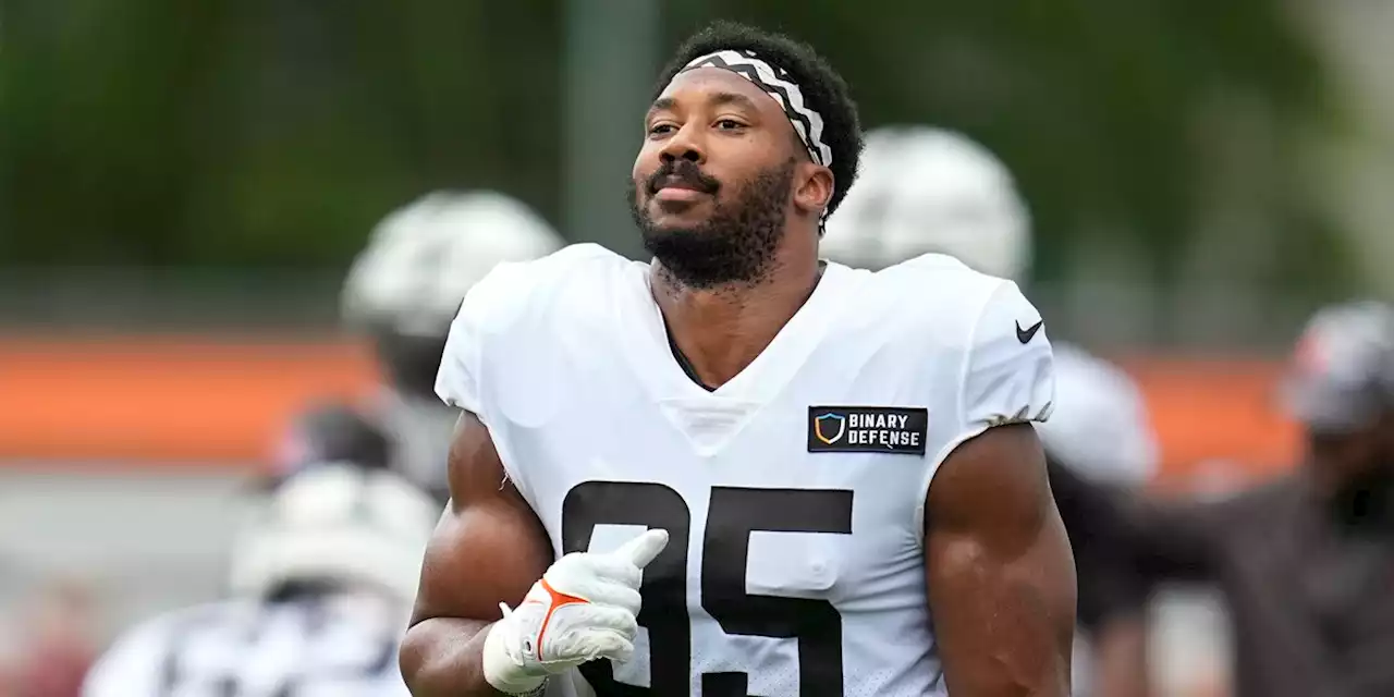 Browns star DE Myles Garrett leaves practice early against Eagles with foot injury; severity unknown