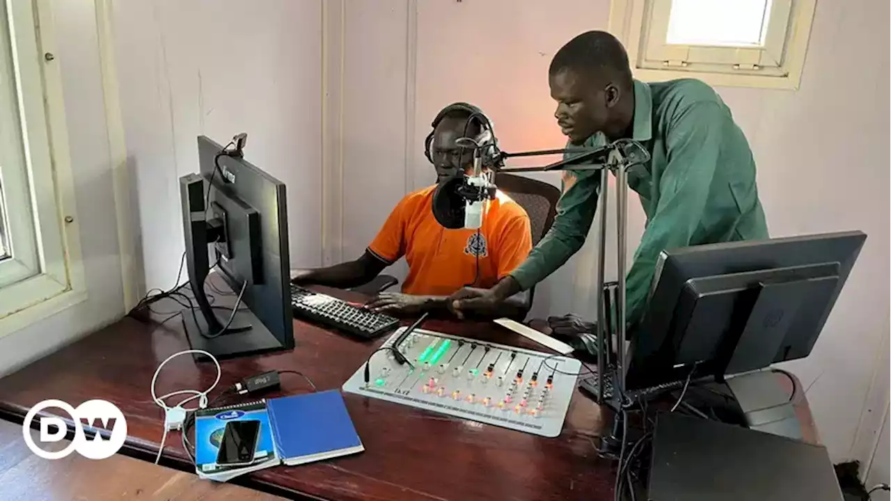 DW Akademie and UNHCR launch radio project in one of Africa's largest refugee settlements | DW