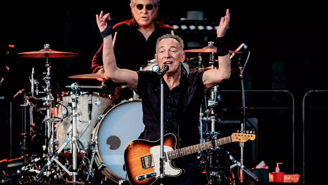 Bruce Springsteen postpones Philadelphia concerts just hours before first show due to illness