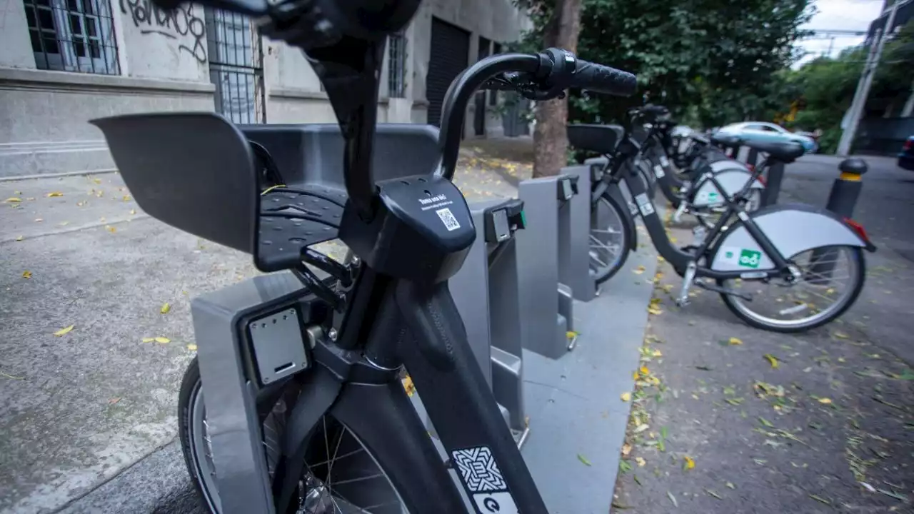 Roban bici en pleno Paseo de la Reforma y son grabados, este es el modus operandi de estos rateros