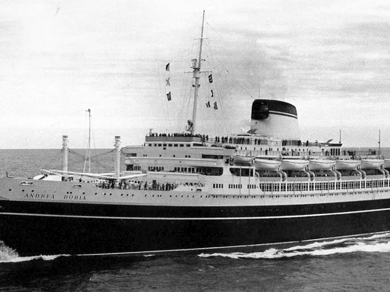 La triste storia del naufragio dell’Andrea Doria, la nave più lussuosa al mondo