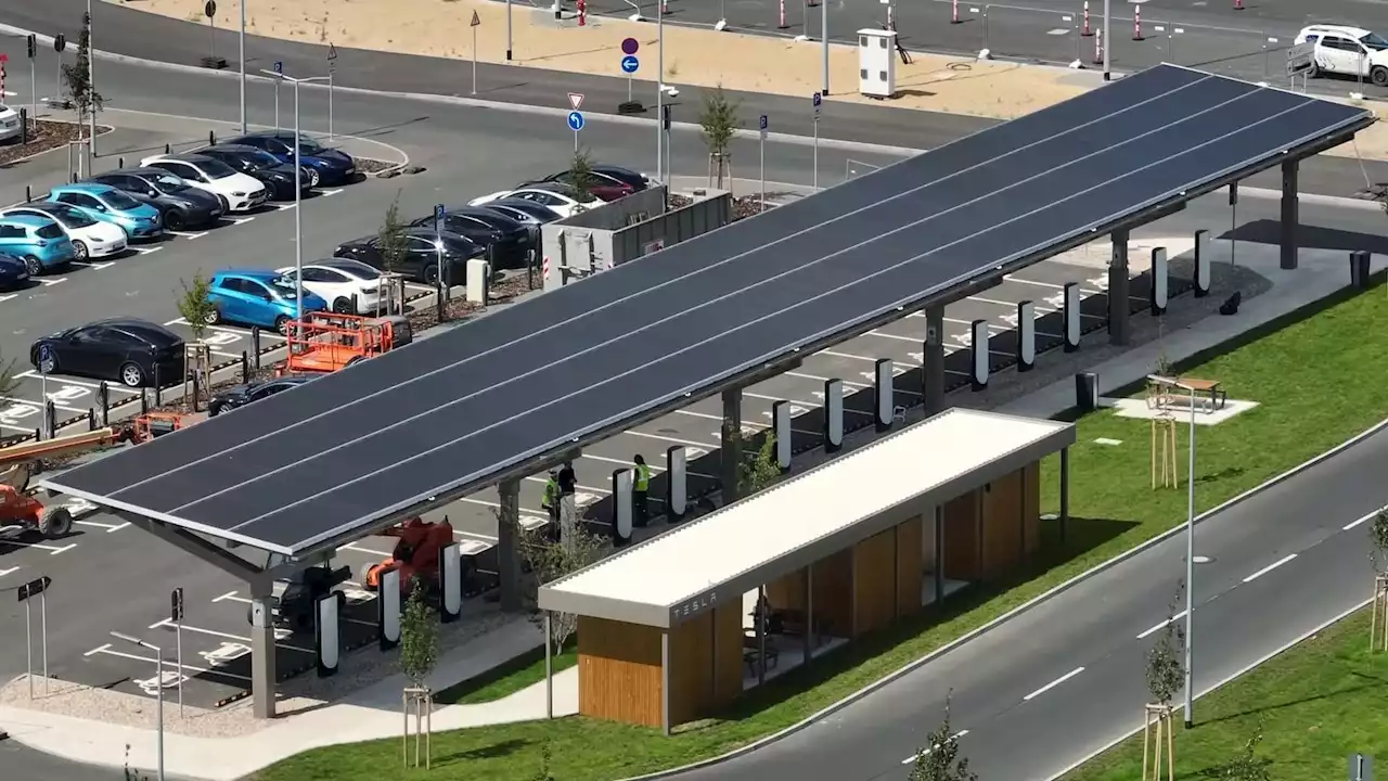 Tesla Gigafactory Berlin Drone Video Shows V4 Superchargers With Solar Roof