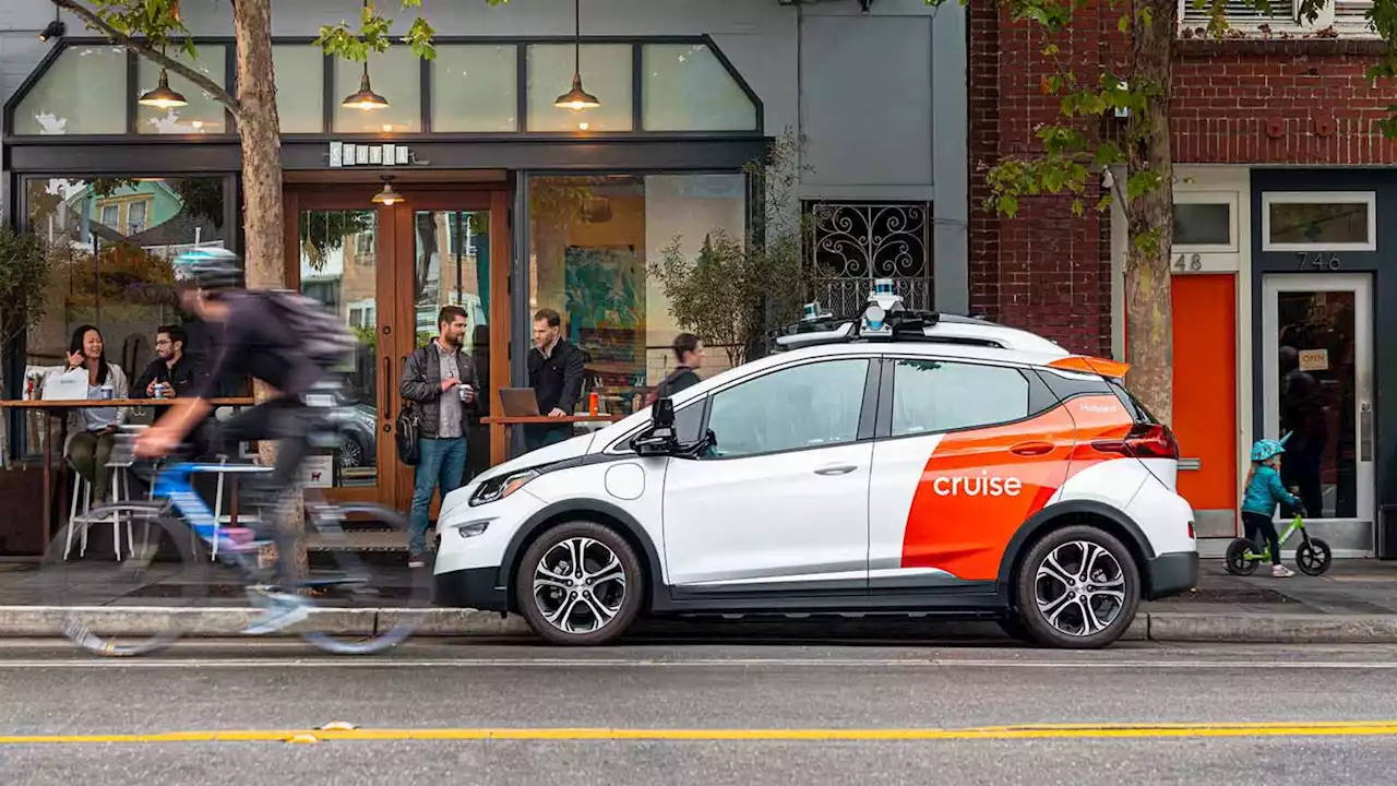 Driverless cars from Cruise create traffic jam in San Francisco