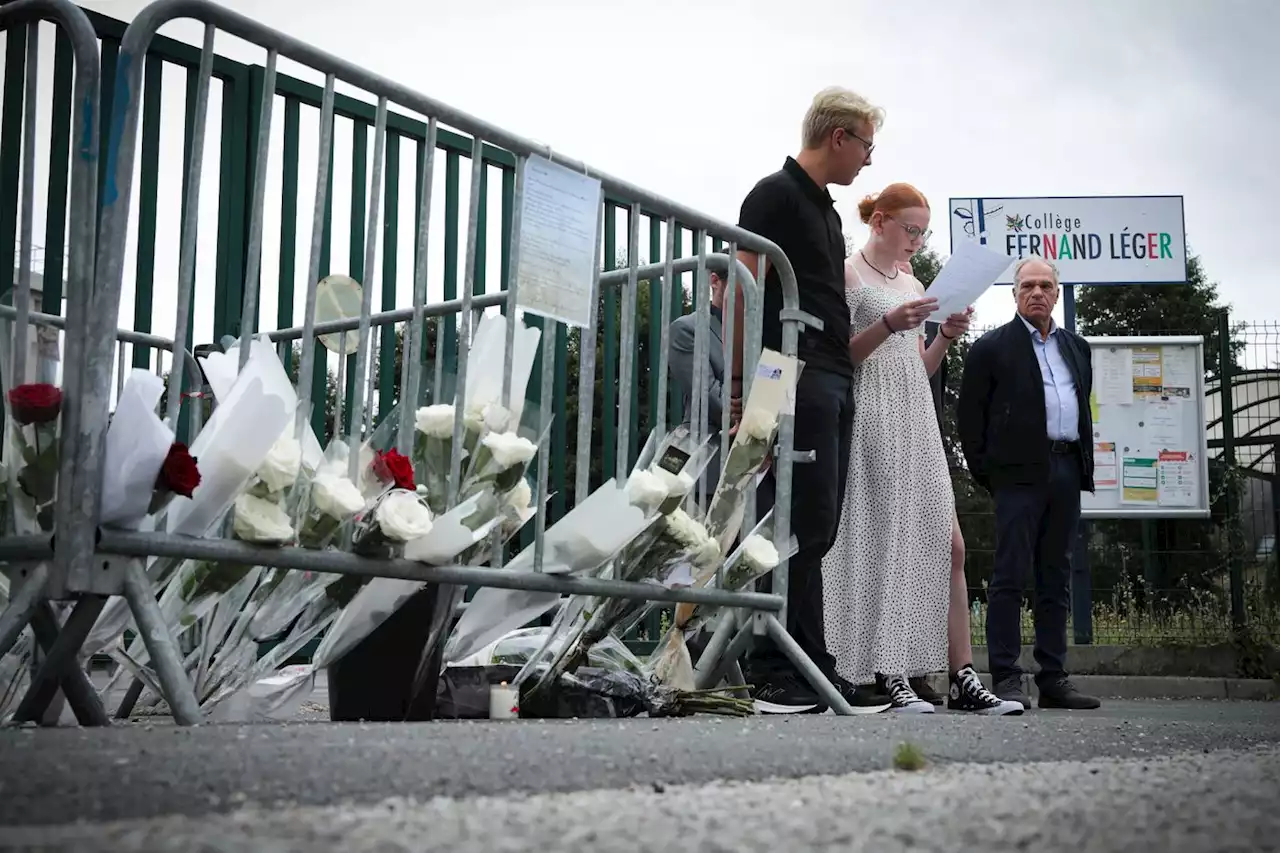 Normandie: élus et anciens élèves rendent hommage au principal mort à Lisieux