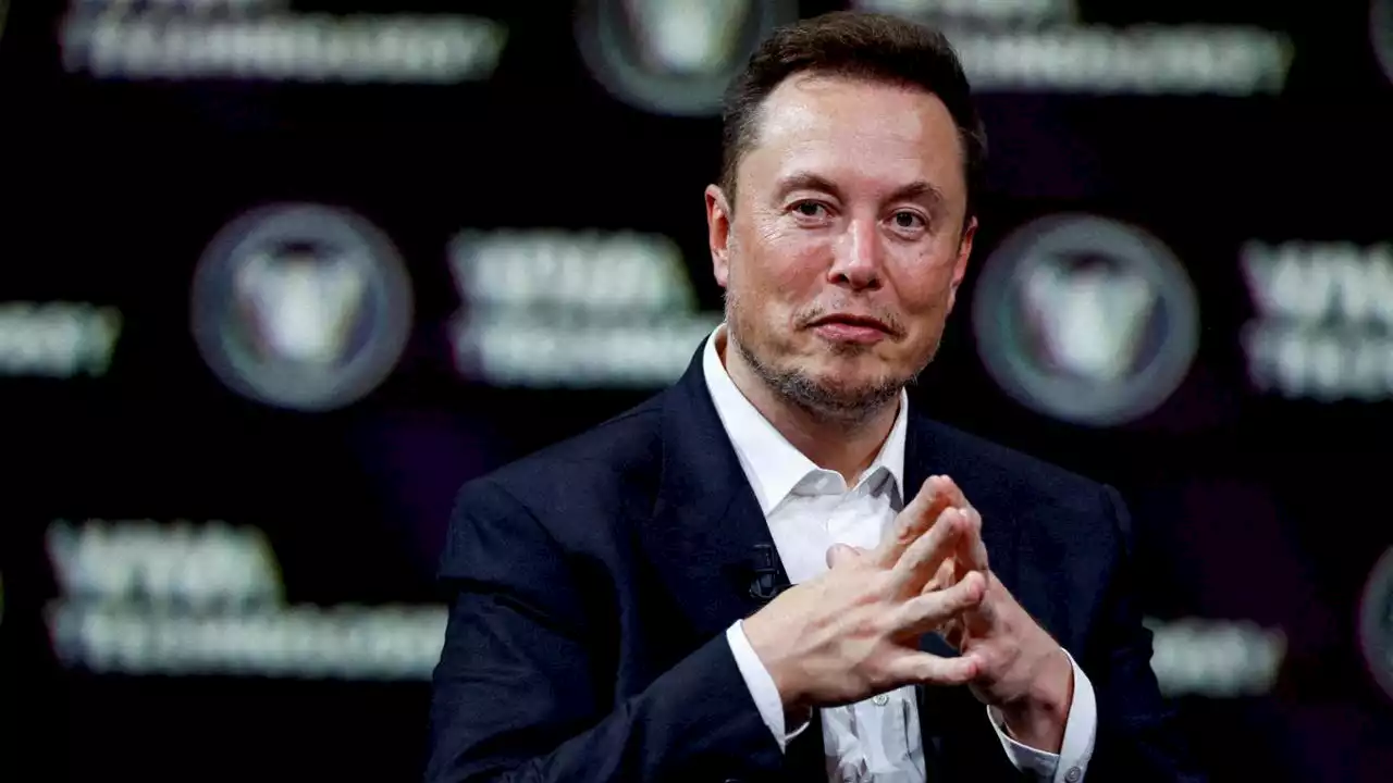 Twitter, Elon Musk blocca il traffico dei siti che non gli piacciono: nel mirino anche il New York Times