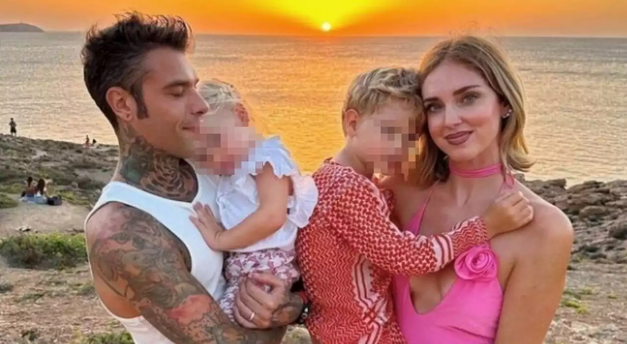 Chiara Ferragni e Fedez, al mare con i figli, le tate e la guardia del corpo: sui social scoppia la polemica